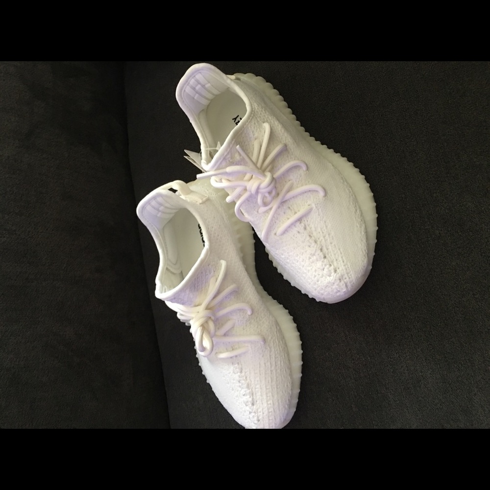 ⭐️⭐️SOLD⭐️⭐️Brand new yeezy boost 350 size 4.0